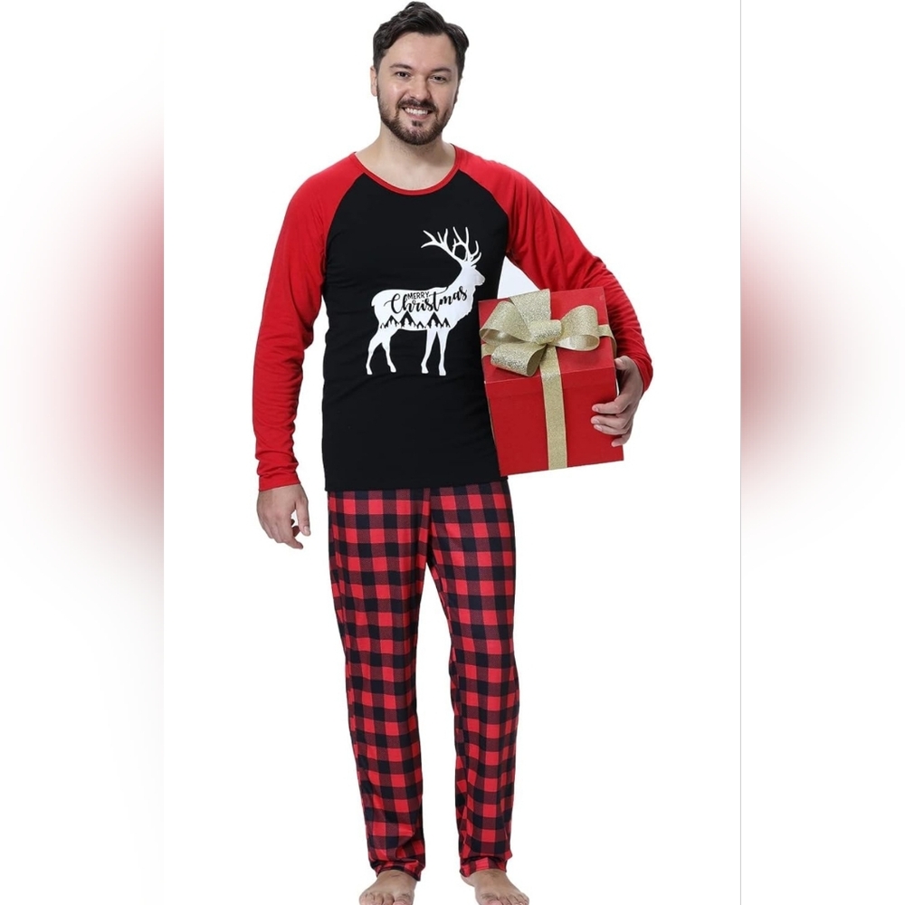 NIP Red and Black Men's Christmas Rindeer Plaid Long Sleeve Pajamas Set